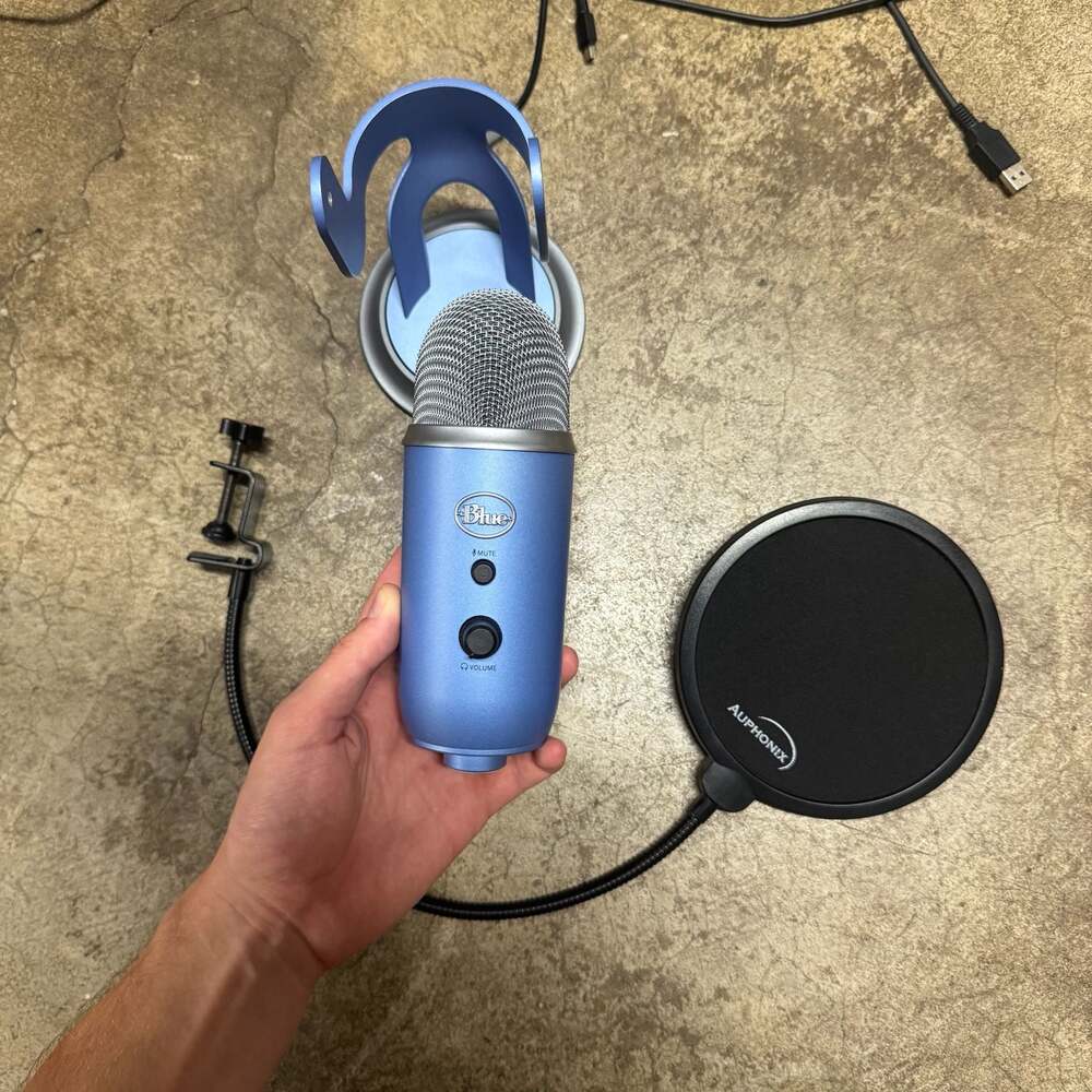 Blue Yeti 10th Anniversary Edition USB Multi-Pattern Condenser Microphone missin